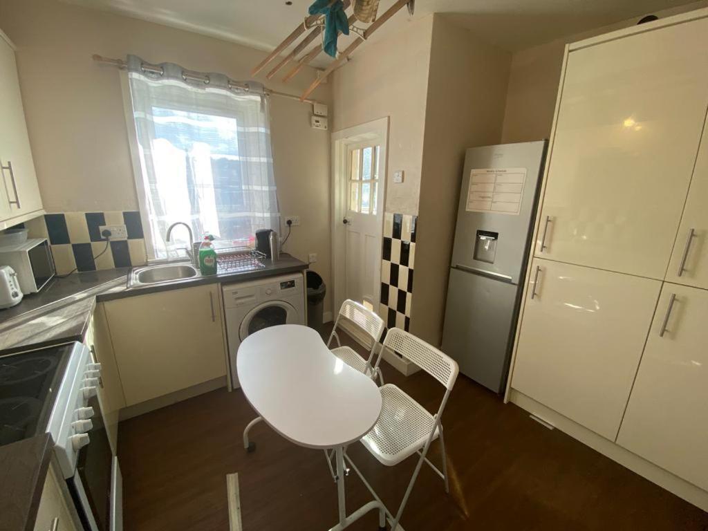 Lovely Private Room In Sandilands Dr Ab24 Aberdeen Eksteriør billede