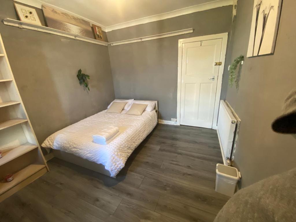 Lovely Private Room In Sandilands Dr Ab24 Aberdeen Eksteriør billede