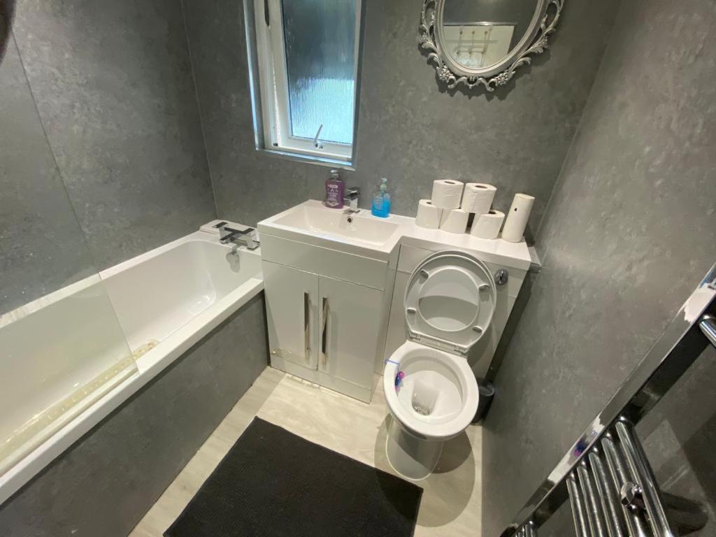 Lovely Private Room In Sandilands Dr Ab24 Aberdeen Eksteriør billede